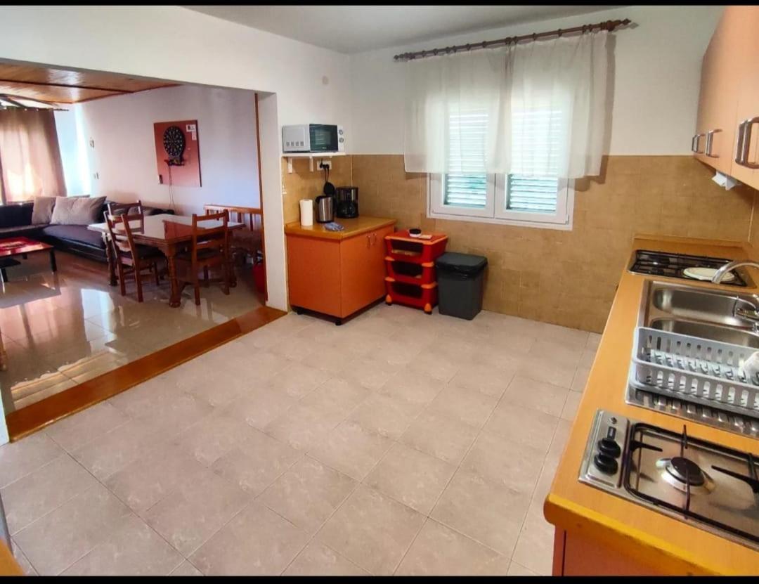 Manora Sucuraj 2 Bedroom Apartment Eksteriør bilde